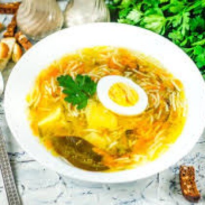 Куриный бульон с яйцом и вермишелью