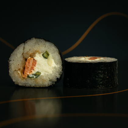 Мак с жареным лососем