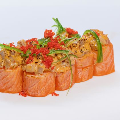 С опаленным тунцом и лососем