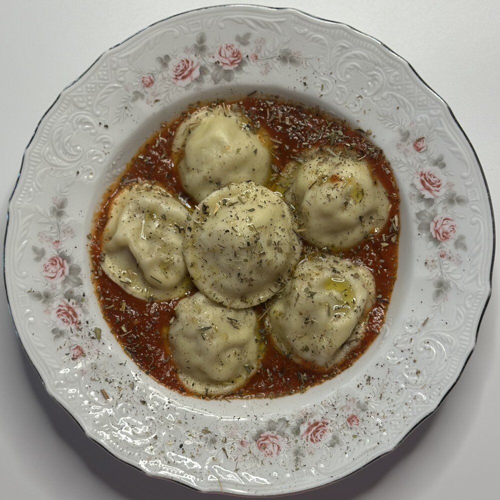 С говядиной и томатным соусом