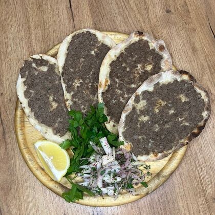 Лахмаджун с гранатом