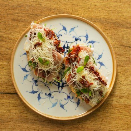 Брускетта с Пармской ветчиной