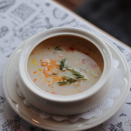 Финская сливочная уха лохикейто с лососем и укропом