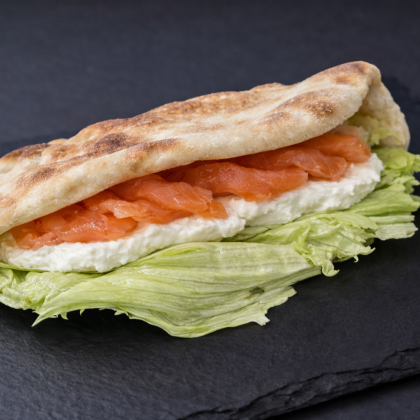 Сендвич с красной рыбой