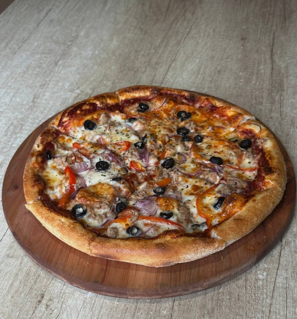 Пицца с тунцом