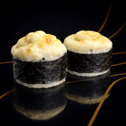 С тунцом и сливочно-чесночной  шапкой