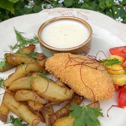Киевская котлета с хоум фри и сырным муссом