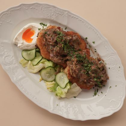 Драники с говяжьей щекой (бранч)