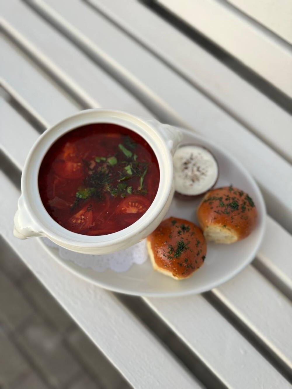 Борщ с пампушками и сметаной