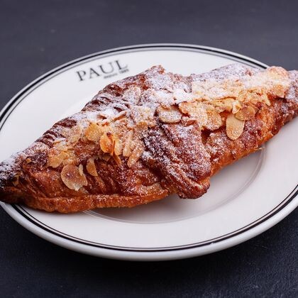 Круассан с миндальным кремом