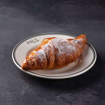 Круассан с кремом "Дипломат" и вишней