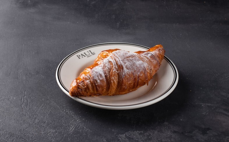 Круассан с кремом "Дипломат" и вишней