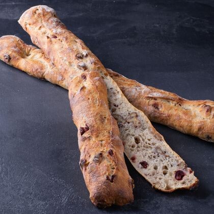 Багет "Фламандский" с клюквой и грецким орехом