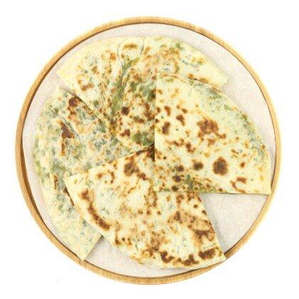 Восточная лепешка с сыром и шпинатом