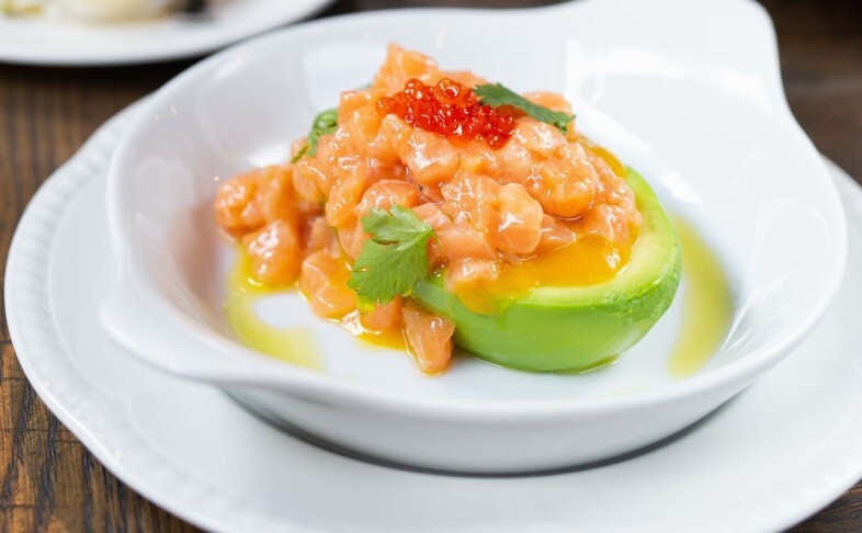 Авокадо с тартаром из лосося