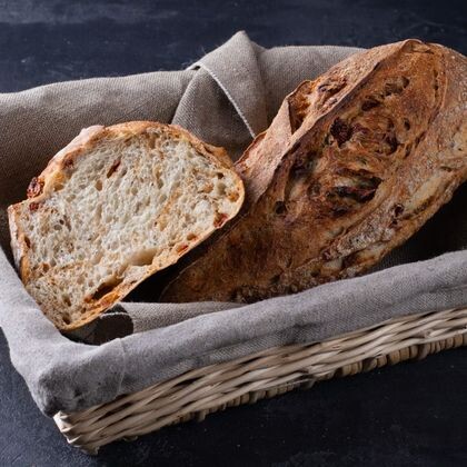 Хлеб "Прованс" с вяленым томатом