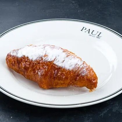 Круассан с кремом "Дипломат" и вишней