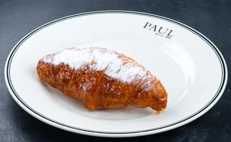 Круассан с кремом "Дипломат" и вишней