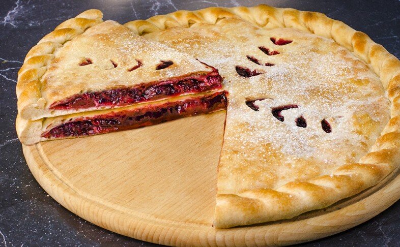 Пирог с пряной вишней