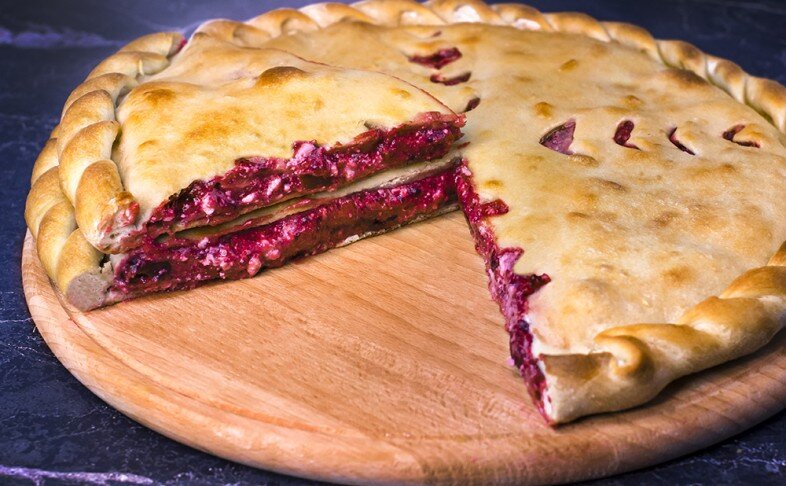 Пирог с вишней и творогом