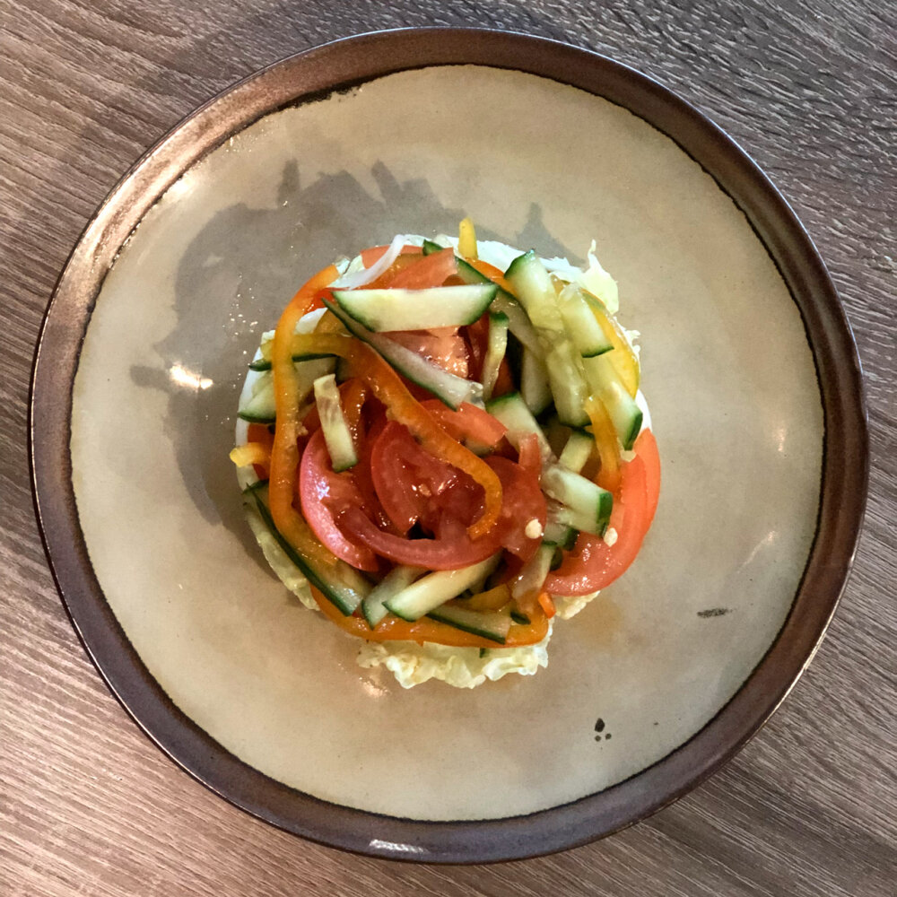 Салат из свежих овощей с соусом Терияки