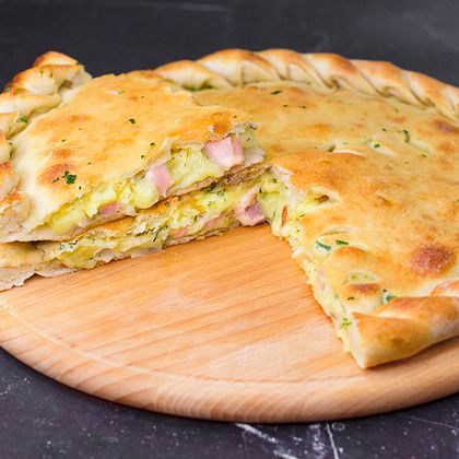 Пирог с грудинкой и картофелем