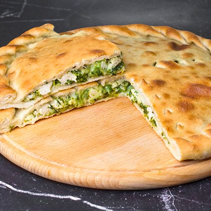 Пирог с курицей, сыром и шпинатом