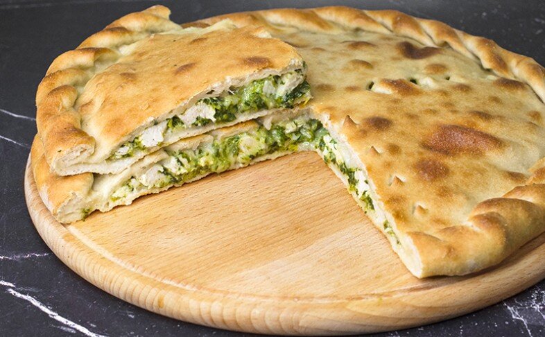 Пирог с курицей, сыром и шпинатом