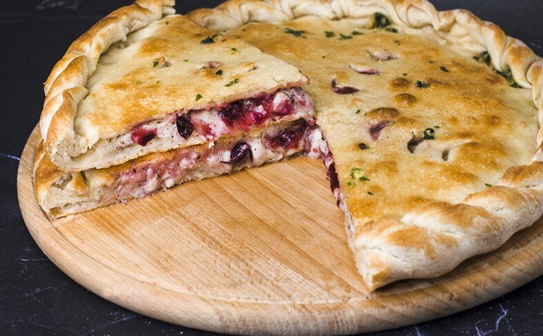 Пирог с индейкой и клюквой