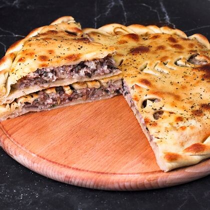 Пирог со свининой, сыром и грибами