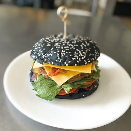 Black burger с беконом