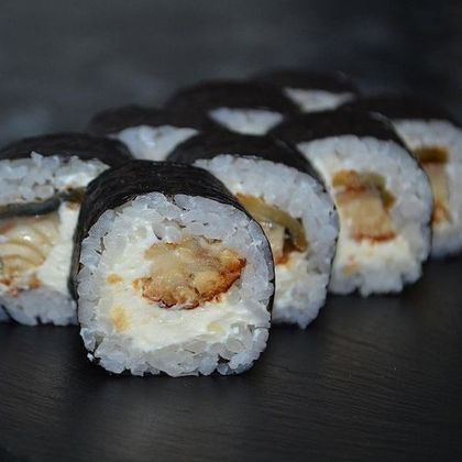 Ролл с угрем и сыром