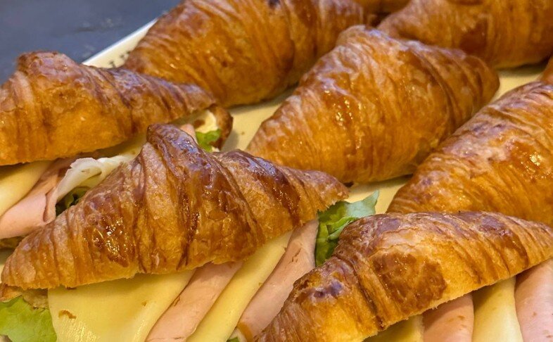 Набор мини круассанов с ветчиной и сыром 9(шт)