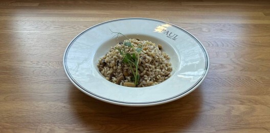 Перловая каша с луком и грибами