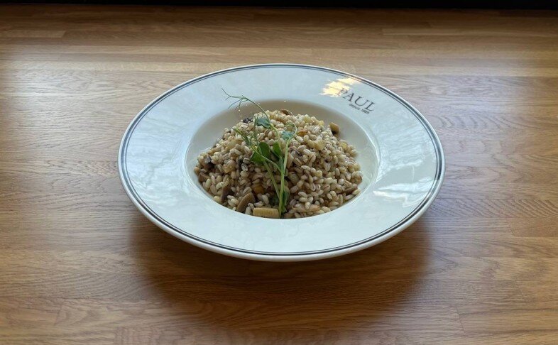 Перловая каша с луком и грибами