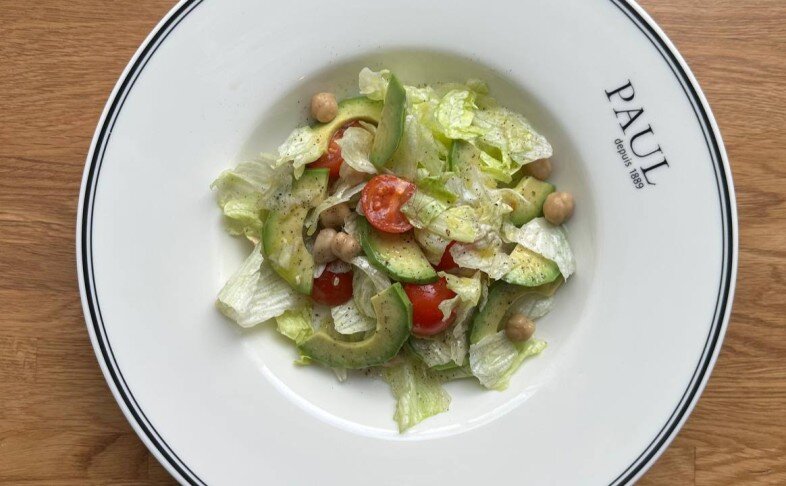 Салат с нутом и авокадо