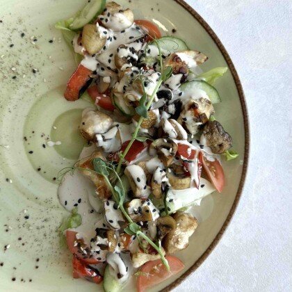 Тёплый салат с цыплёнком