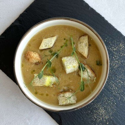 Крем-суп из овощей с гренками