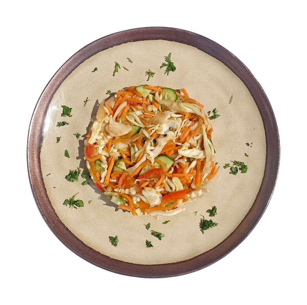 Салат с капустой и пикантной морковью