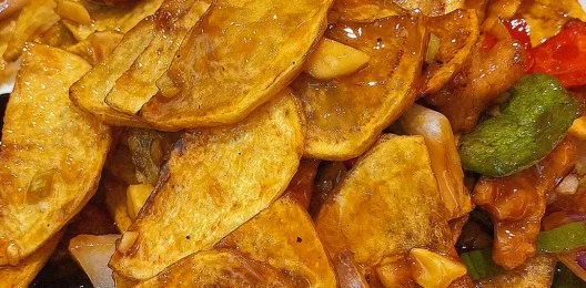 110 Жареная свинина и картофельные чипсы