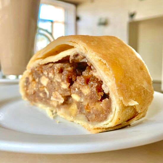 Штрудель с яблоком и изюмом