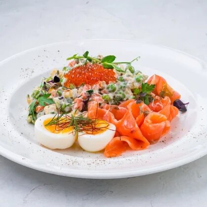 Наш «Оливье» со слабосолёным  лососем