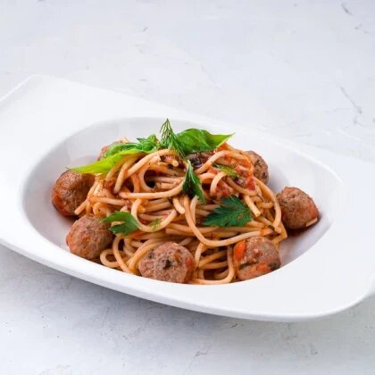 Спагетти с фрикадельками из телятины с индейкой и томатами