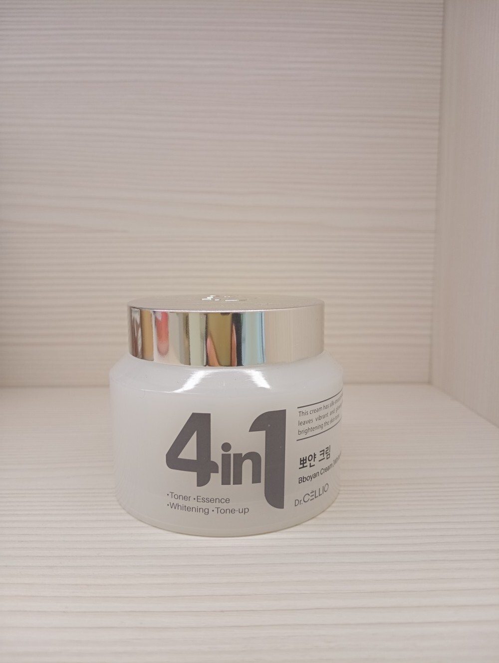Отбеливающий крем для лица Dr. Cellio 4 in 1 Bboyan Cream