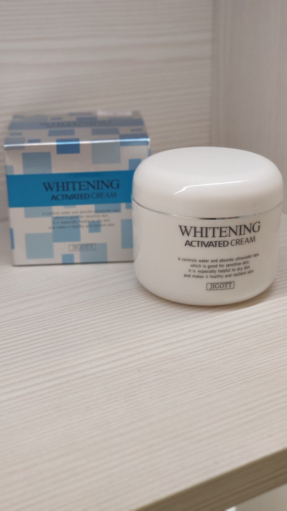 Крем для лица осветляющий Jigott Whitening Activated Cream