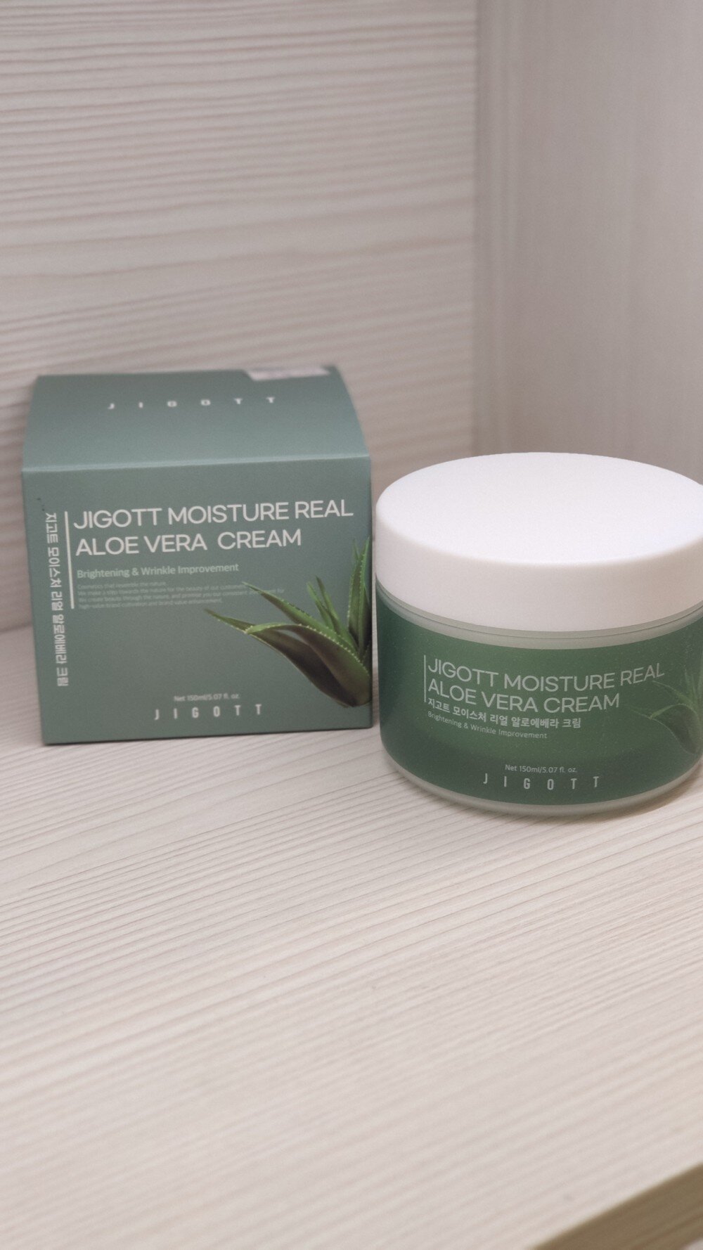 Крем Jigott Moisture Real Aloe Vera Cream