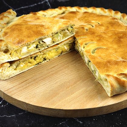 Пирог с курицей, сыром и картофелем