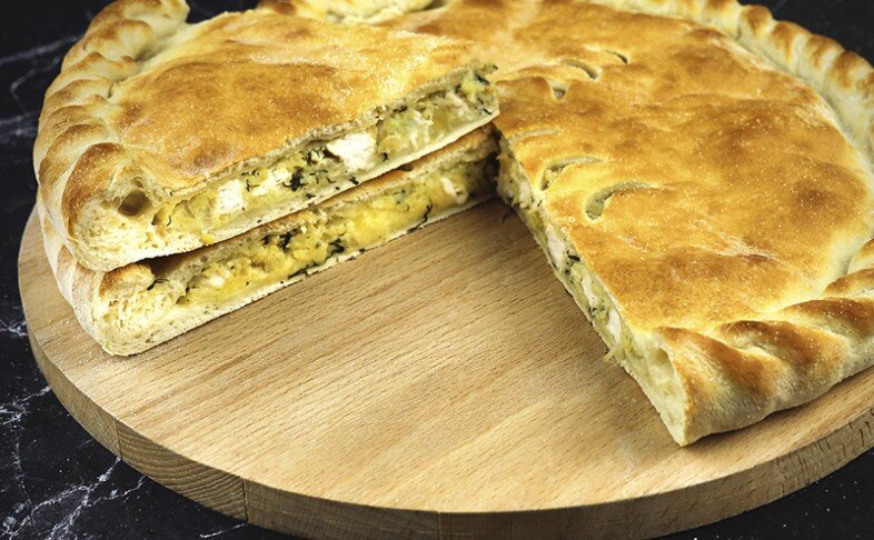 Пирог с курицей, сыром и картофелем