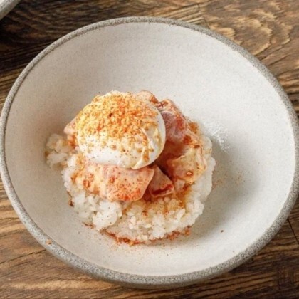 Тунец, яйцо пашот, шичими