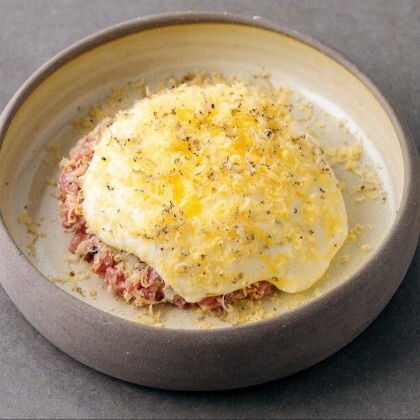 Тартар говядина, мусс пармезан, трюфель